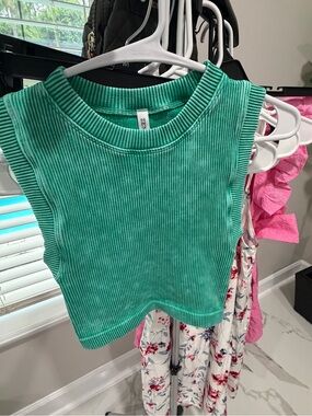 Zenana Outfitters Green Ribbed Crop Tank Top